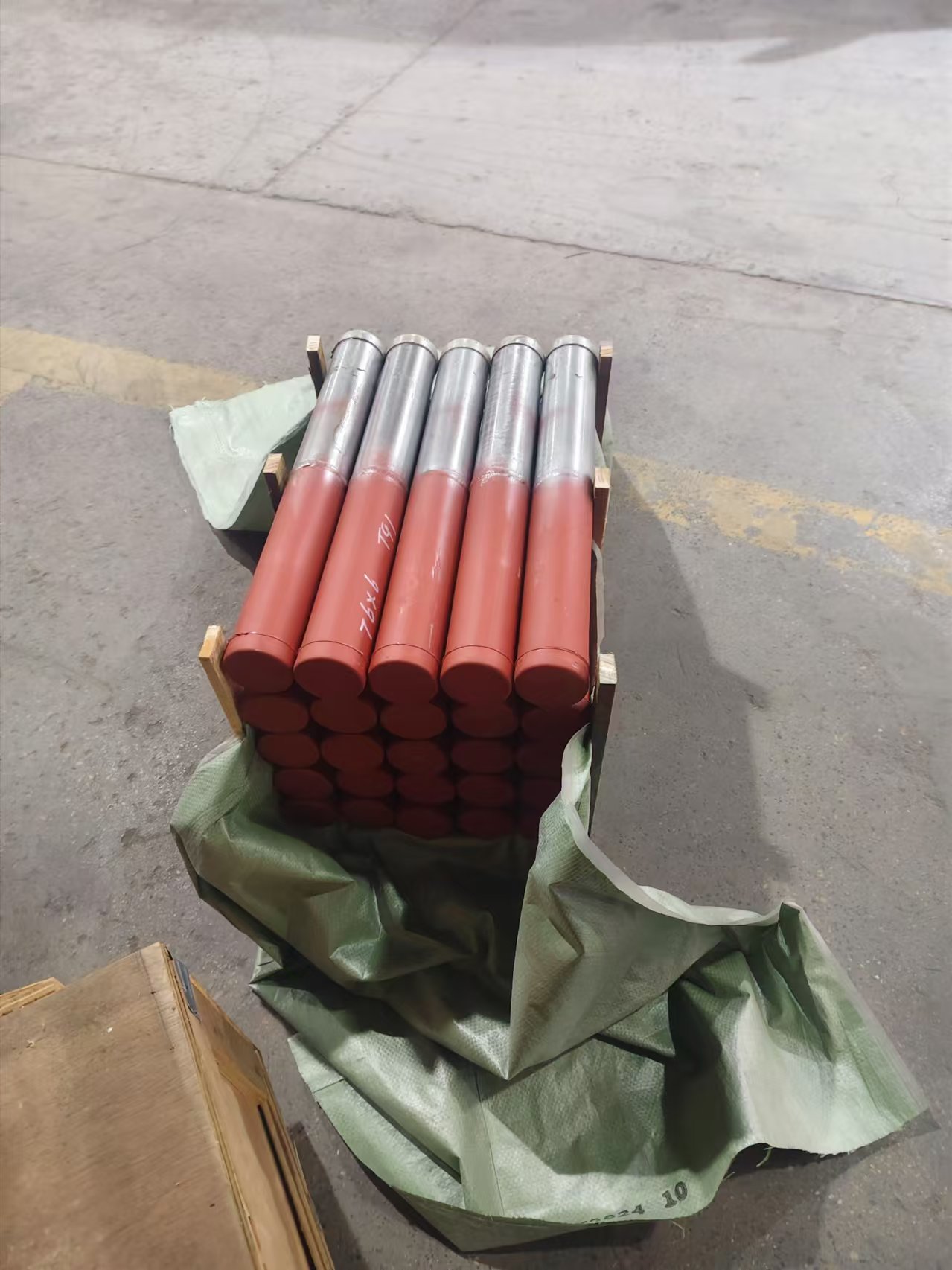 規(guī)格：ф76×6，長度600mm，材質(zhì)：SA-213TP347HFG/SA-213T91,兩種材質(zhì)各300mm